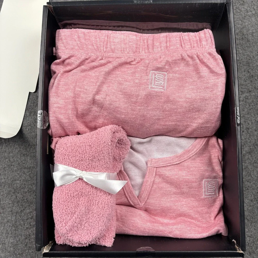 Laundry By Shelli Segal closet 1090